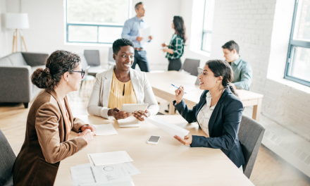 Réseautage et Développement Professionnel en Portage Salarial: Bâtir une Carrière Solide et Durable